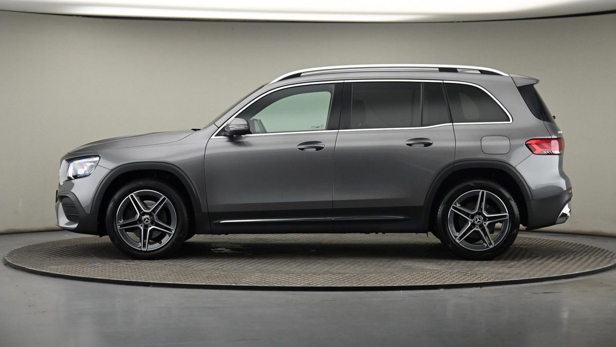 Mercedes-Benz GLB Image 23