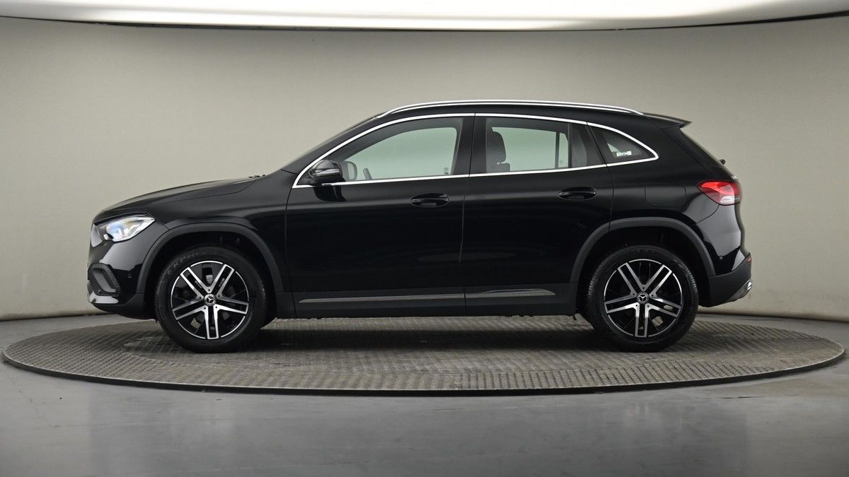 Mercedes-Benz GLA Image 23