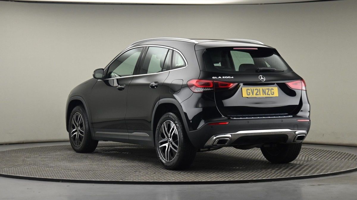 Mercedes-Benz GLA Image 24
