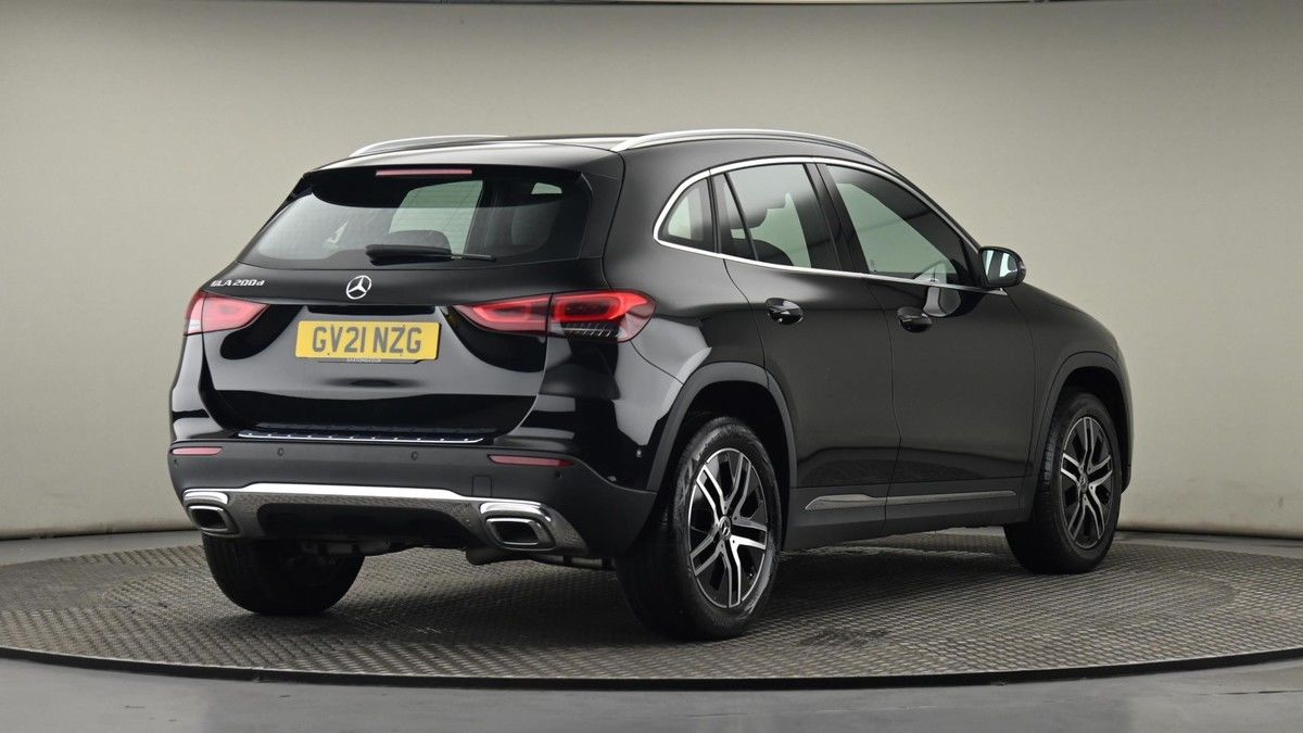 Mercedes-Benz GLA Image 26