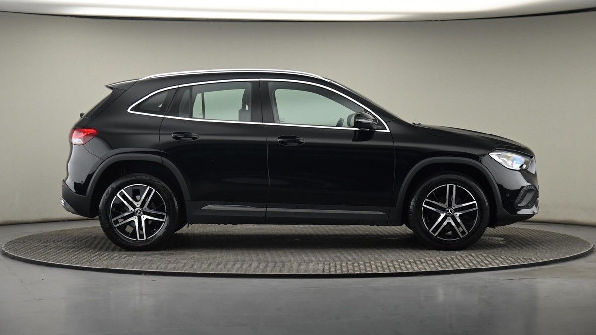 Mercedes-Benz GLA Image 27
