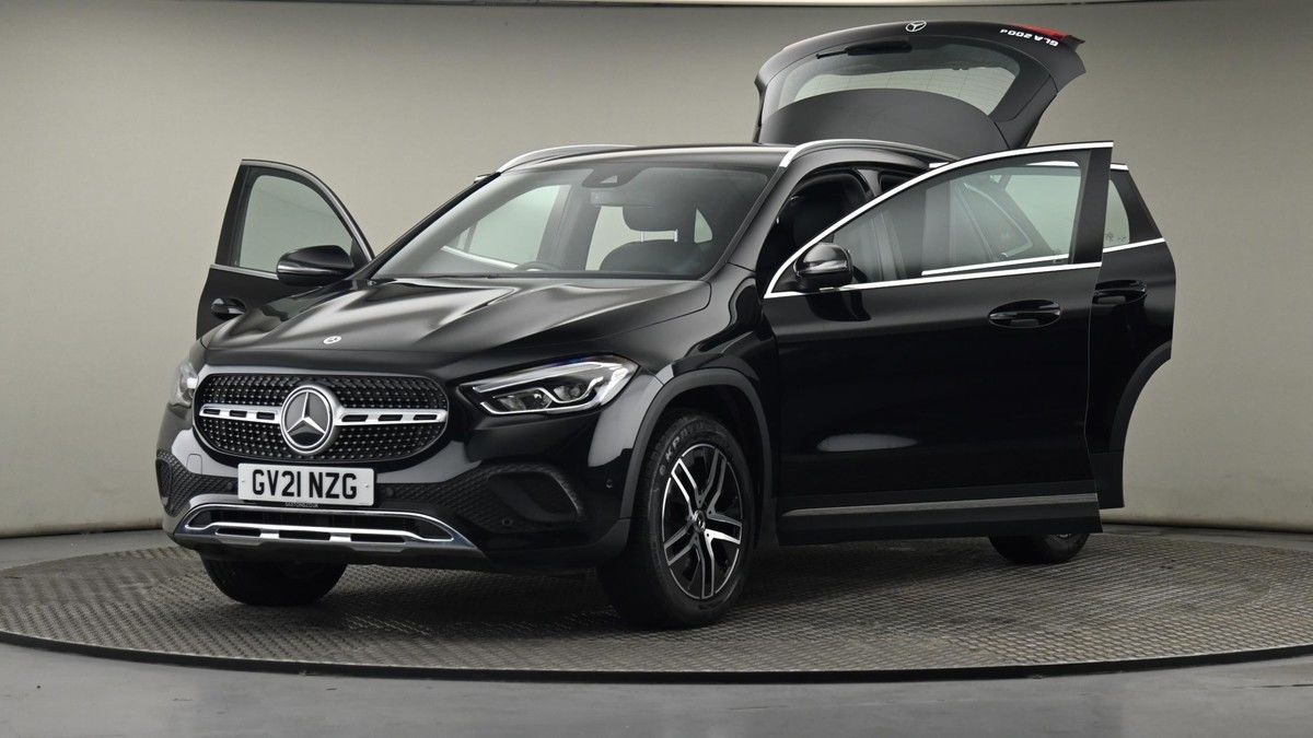 Mercedes-Benz GLA Image 28