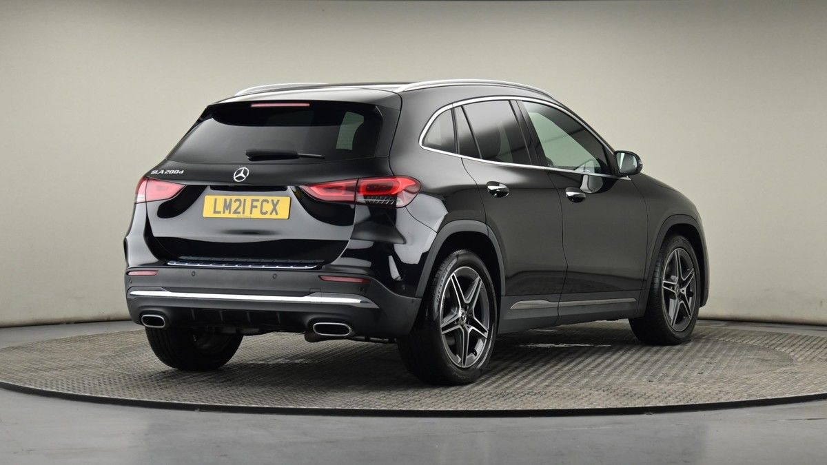 Mercedes-Benz GLA Image 25