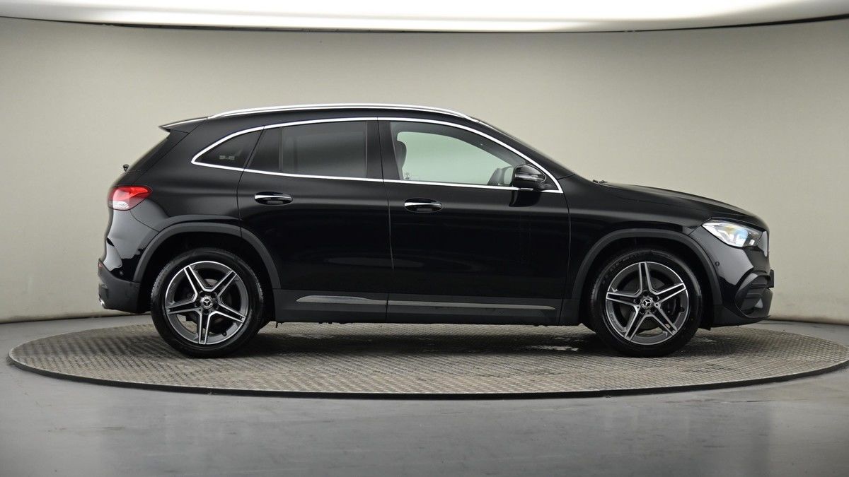 Mercedes-Benz GLA Image 26