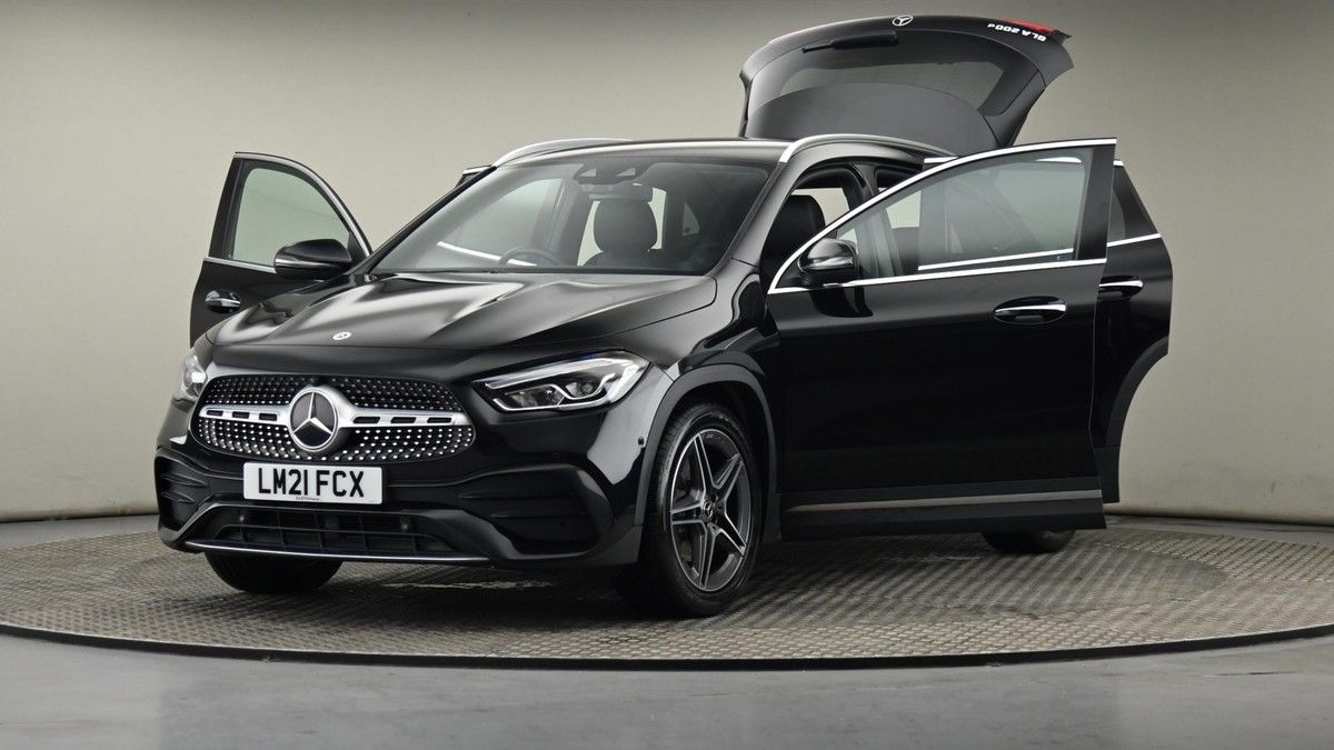Mercedes-Benz GLA Image 27