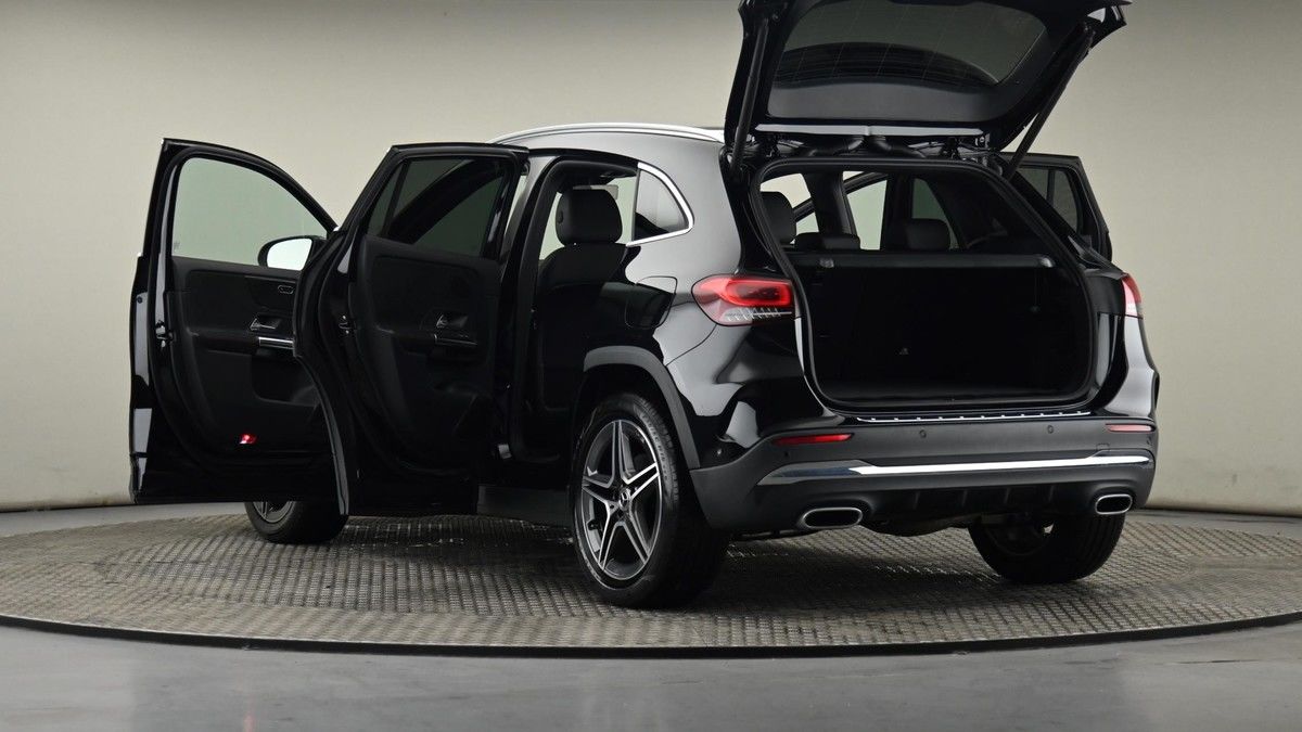 Mercedes-Benz GLA Image 28