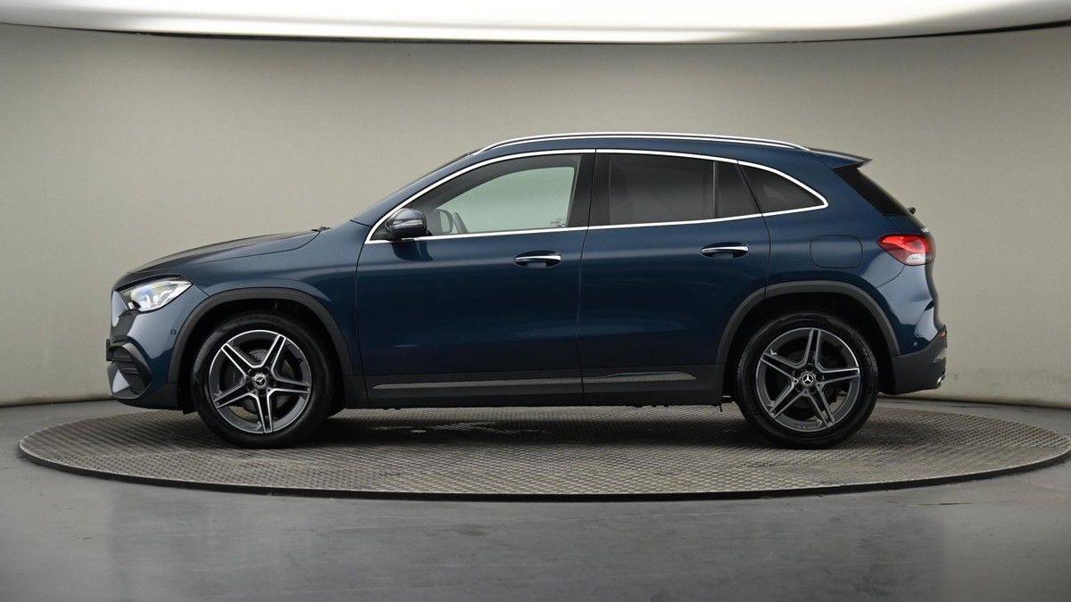 Mercedes-Benz GLA Image 23