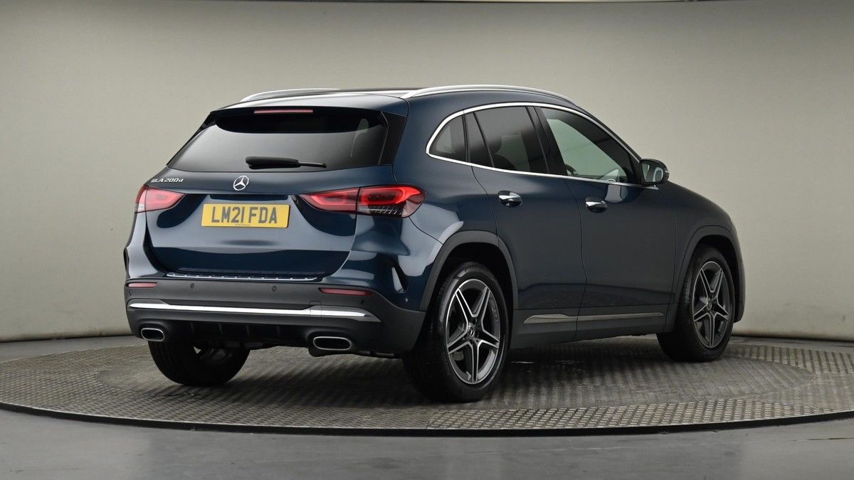 Mercedes-Benz GLA Image 26