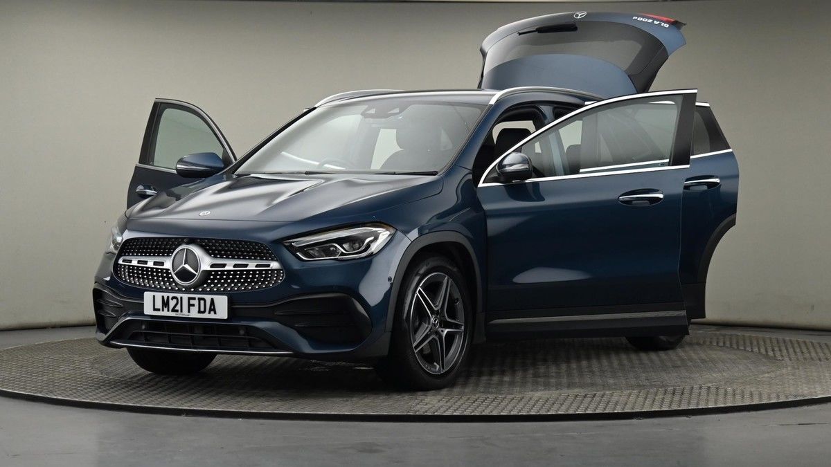 Mercedes-Benz GLA Image 28