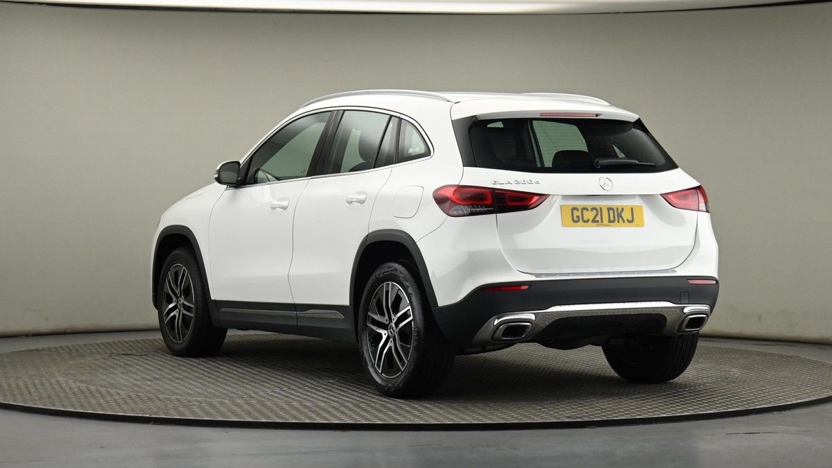 Mercedes-Benz GLA Image 24