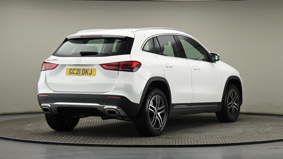Mercedes-Benz GLA Image 26