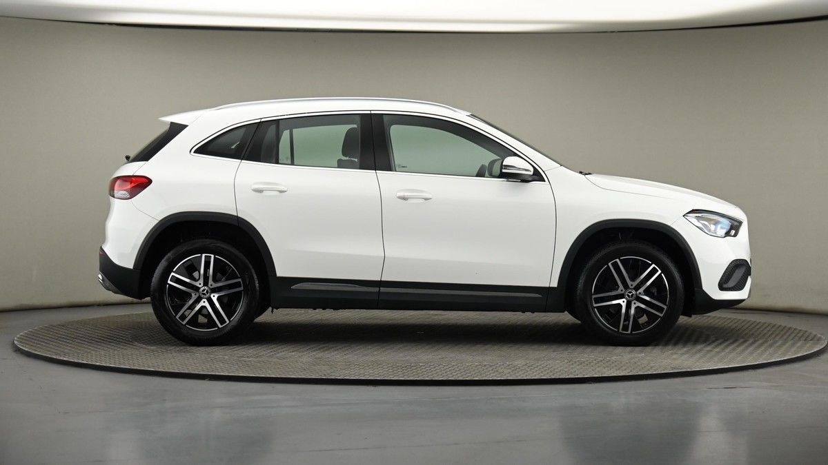 Mercedes-Benz GLA Image 27