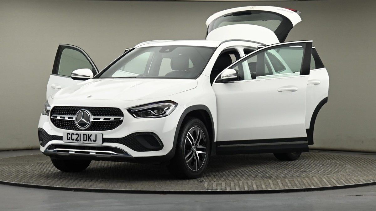 Mercedes-Benz GLA Image 28