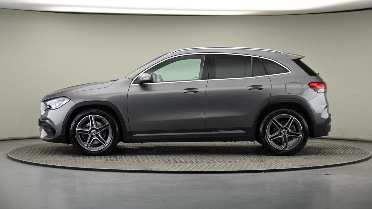 Mercedes-Benz GLA Image 22