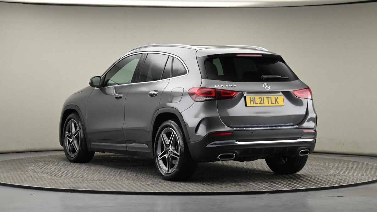 Mercedes-Benz GLA Image 23