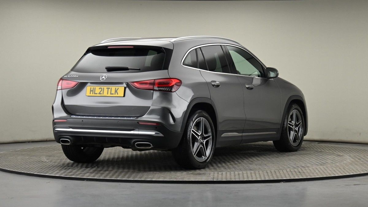 Mercedes-Benz GLA Image 25