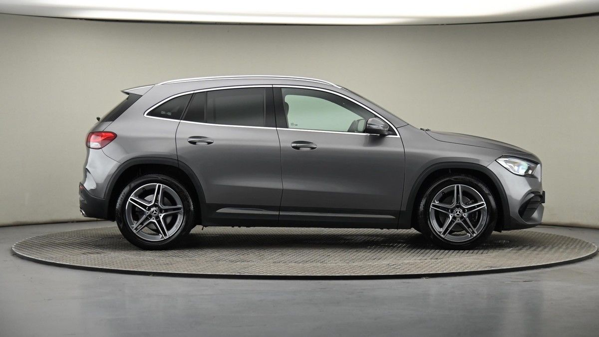 Mercedes-Benz GLA Image 26