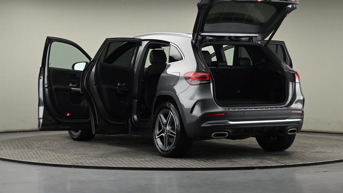 Mercedes-Benz GLA Image 28