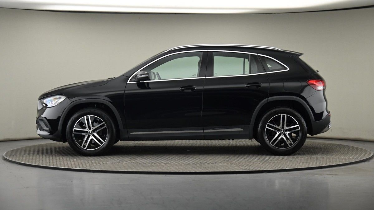 Mercedes-Benz GLA Image 22