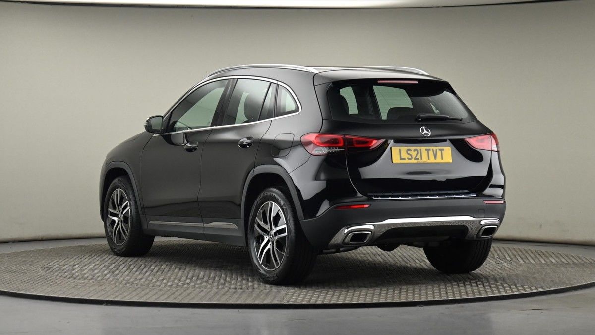 Mercedes-Benz GLA Image 23