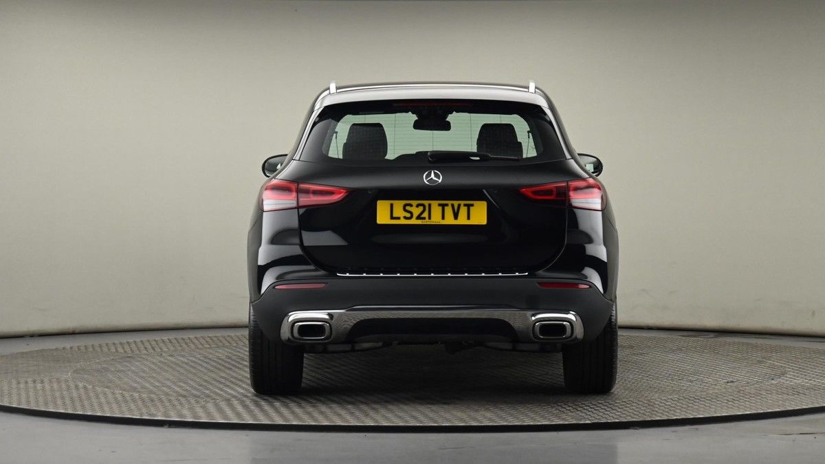 Mercedes-Benz GLA Image 24