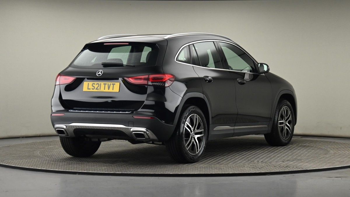 Mercedes-Benz GLA Image 25