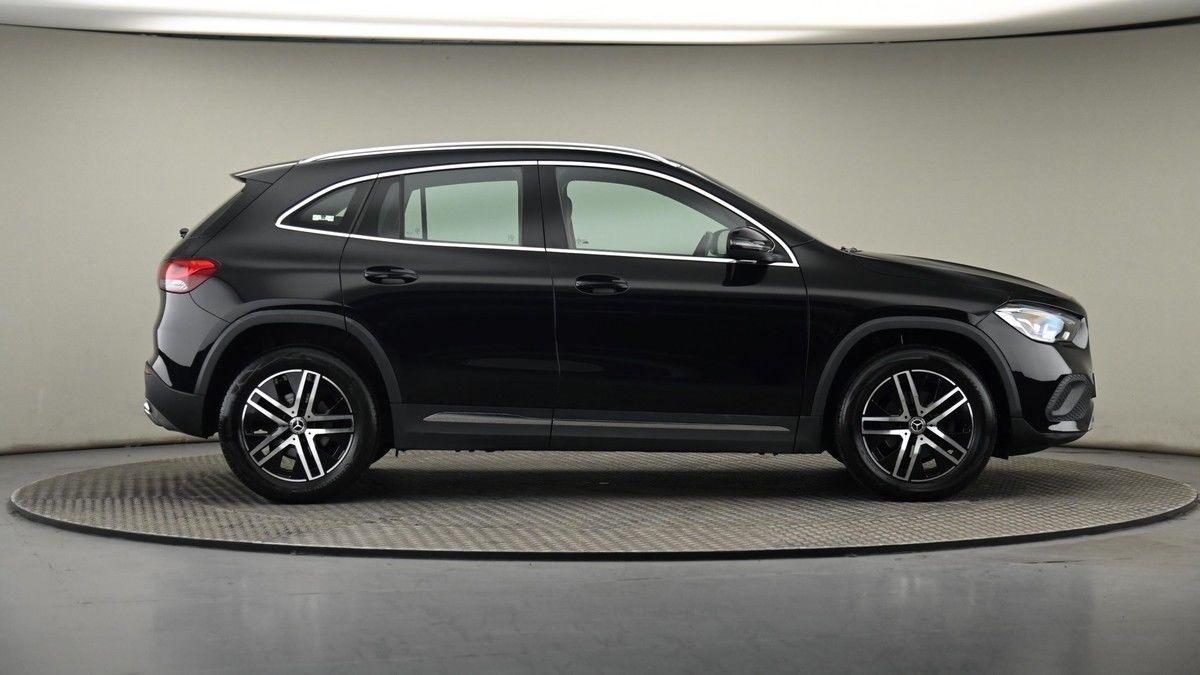 Mercedes-Benz GLA Image 26