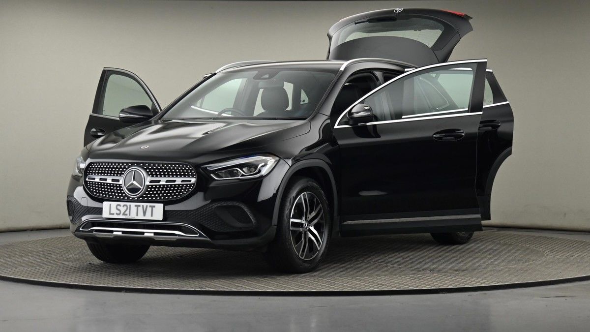 Mercedes-Benz GLA Image 27