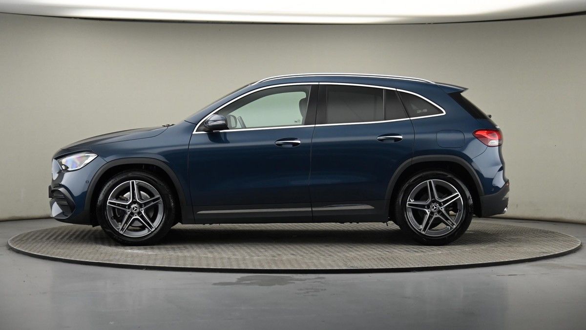 Mercedes-Benz GLA Image 23