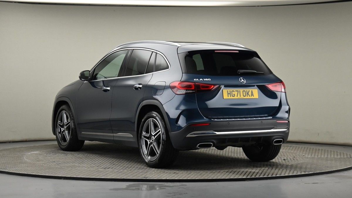 Mercedes-Benz GLA Image 24