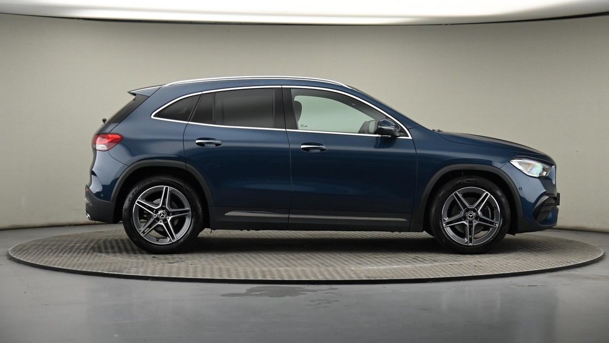 Mercedes-Benz GLA Image 27