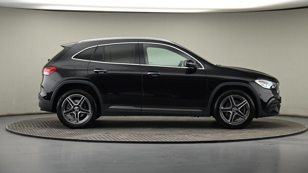 Mercedes-Benz GLA Image 27