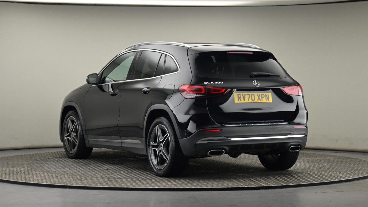 Mercedes-Benz GLA Image 22