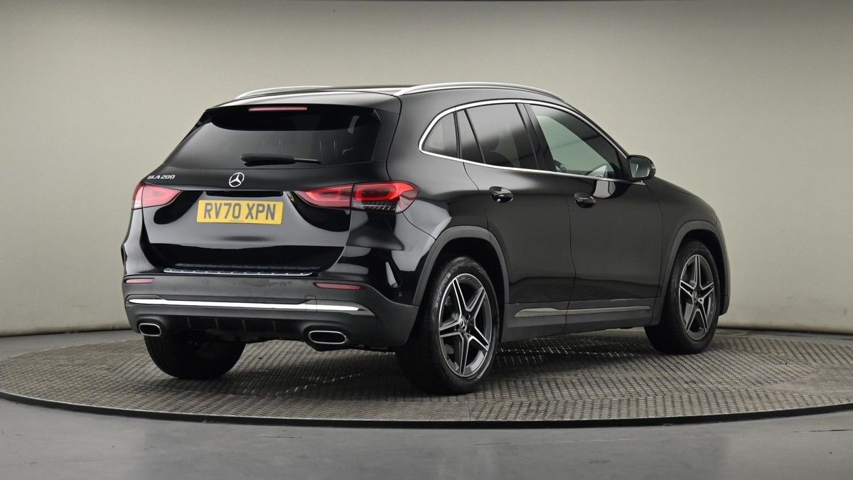 Mercedes-Benz GLA Image 24