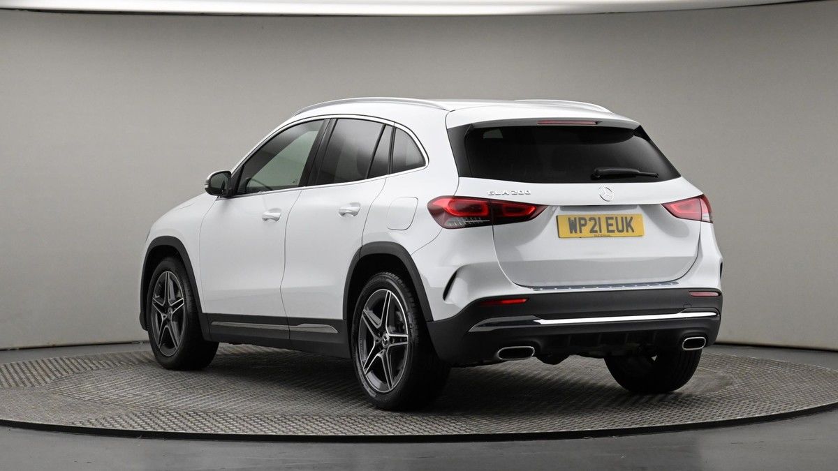 Mercedes-Benz GLA Image 24