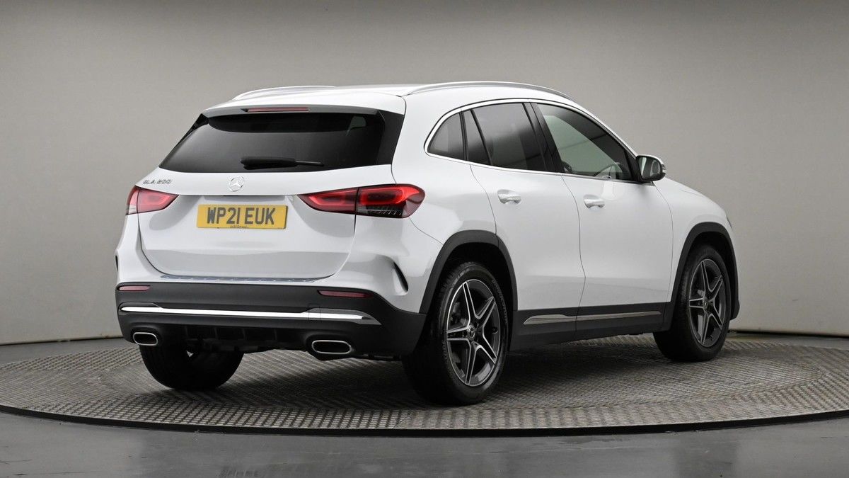 Mercedes-Benz GLA Image 26
