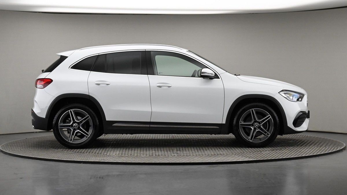 Mercedes-Benz GLA Image 27