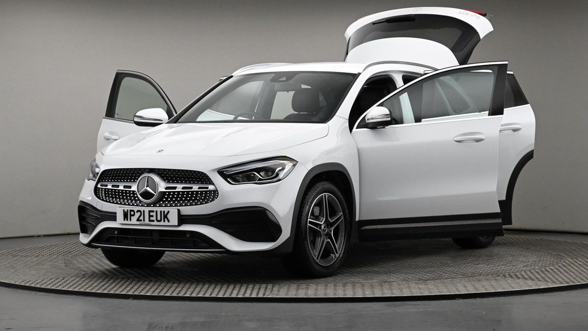 Mercedes-Benz GLA Image 28