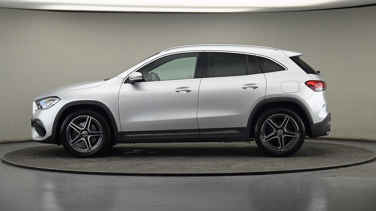 Mercedes-Benz GLA Image 23