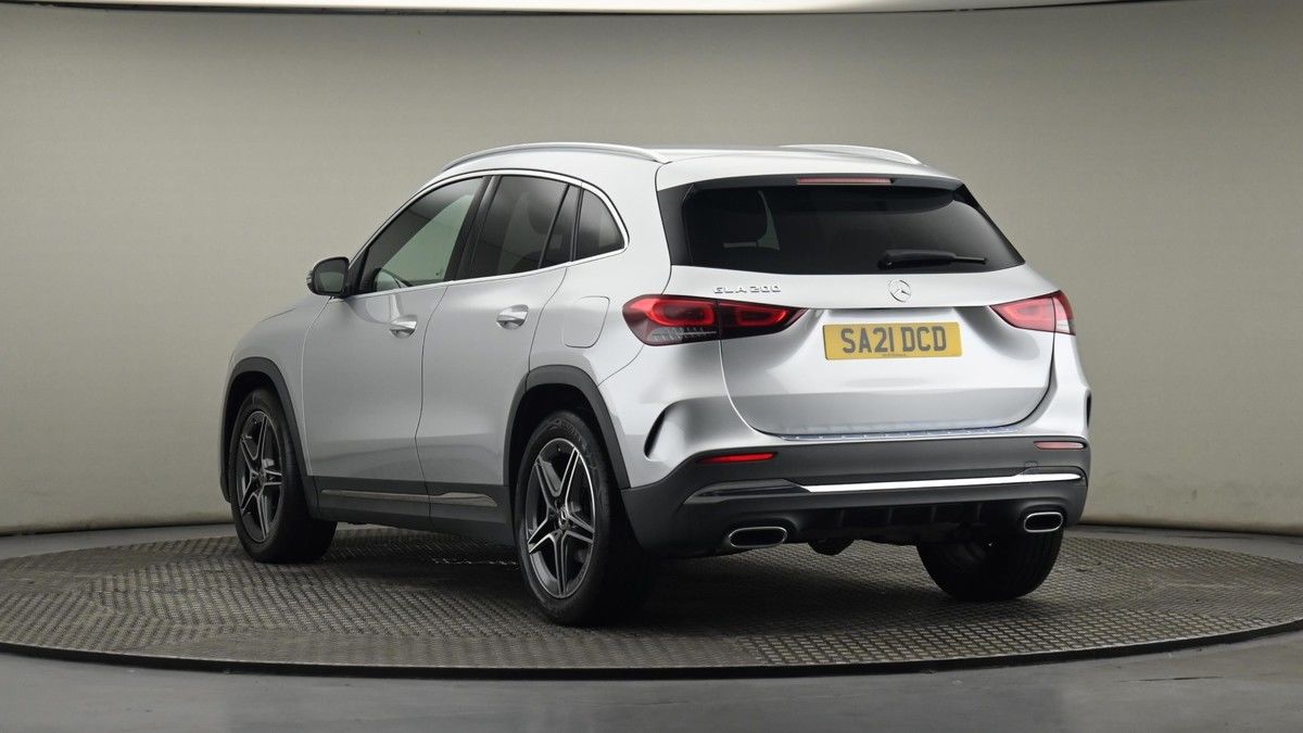 Mercedes-Benz GLA Image 24