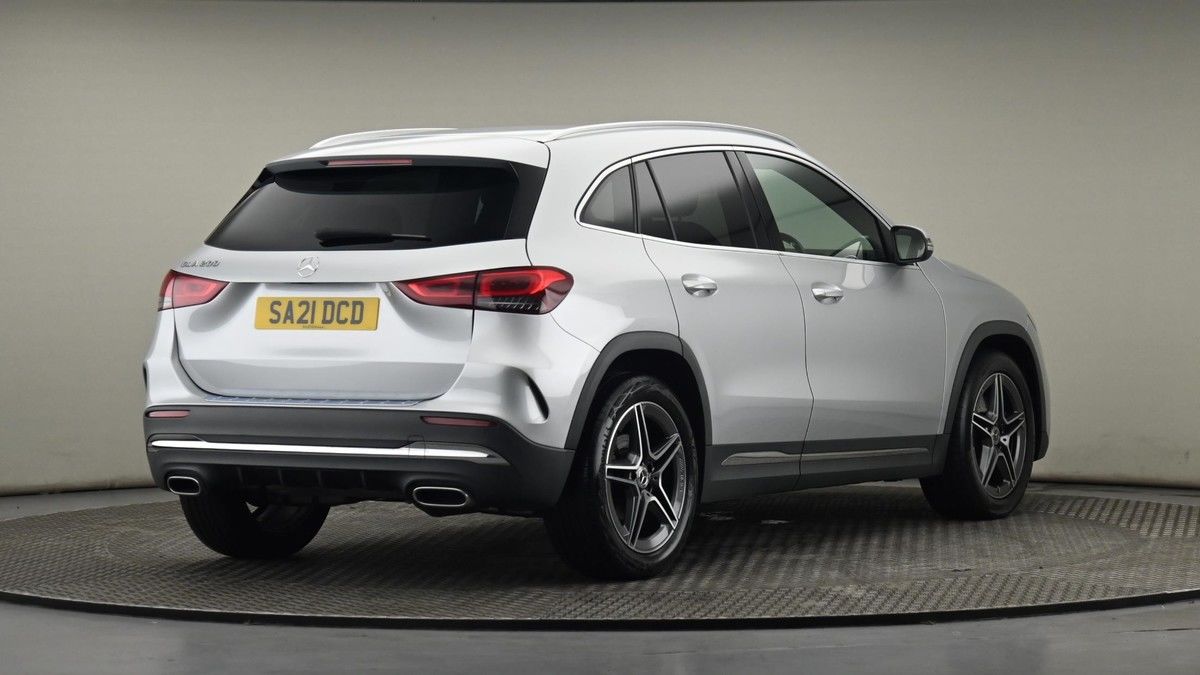 Mercedes-Benz GLA Image 26