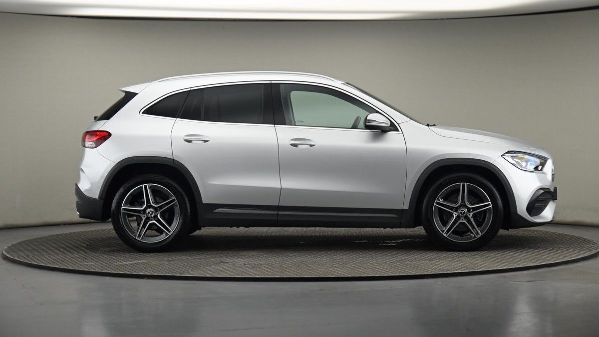 Mercedes-Benz GLA Image 27