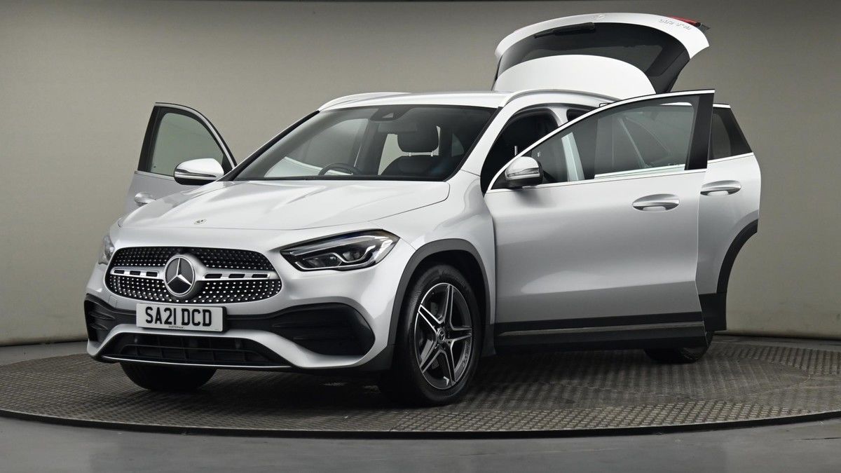 Mercedes-Benz GLA Image 28