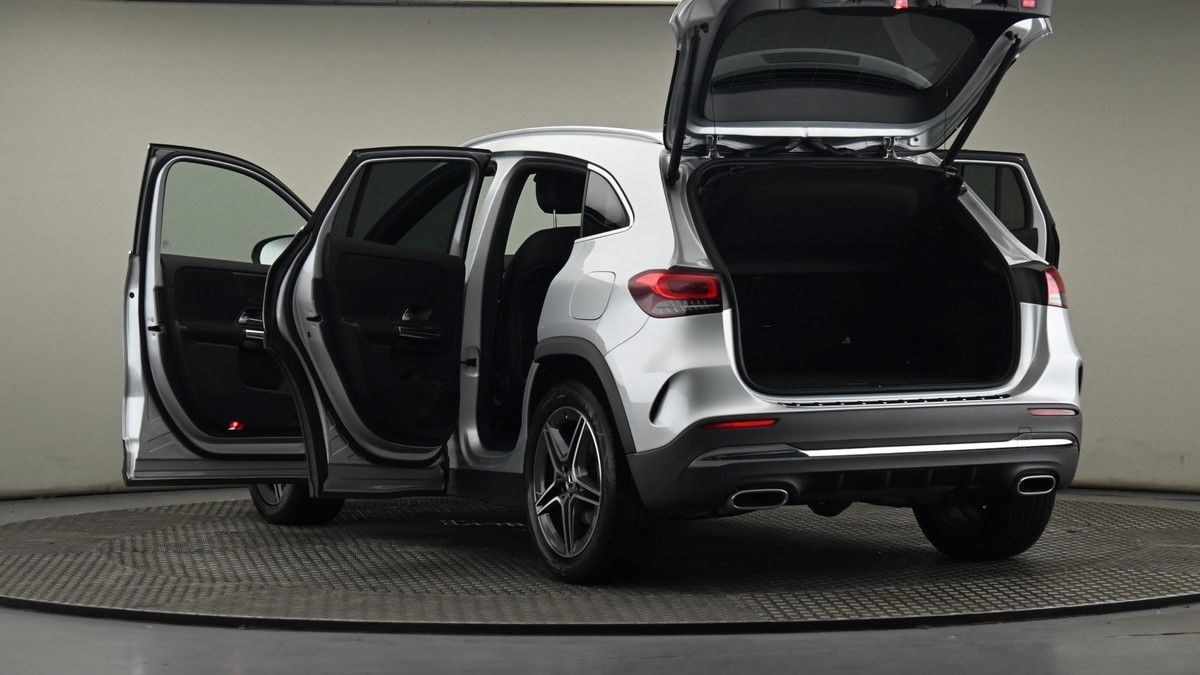 Mercedes-Benz GLA Image 29