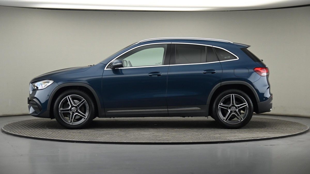 Mercedes-Benz GLA Image 23