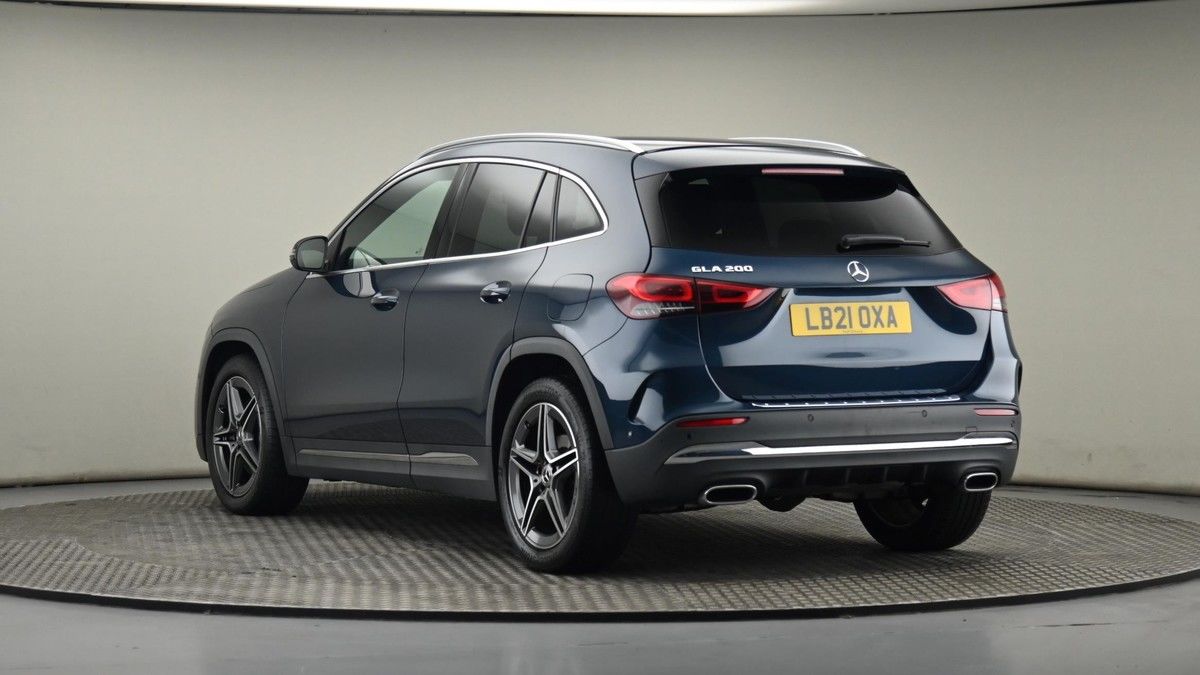 Mercedes-Benz GLA Image 24