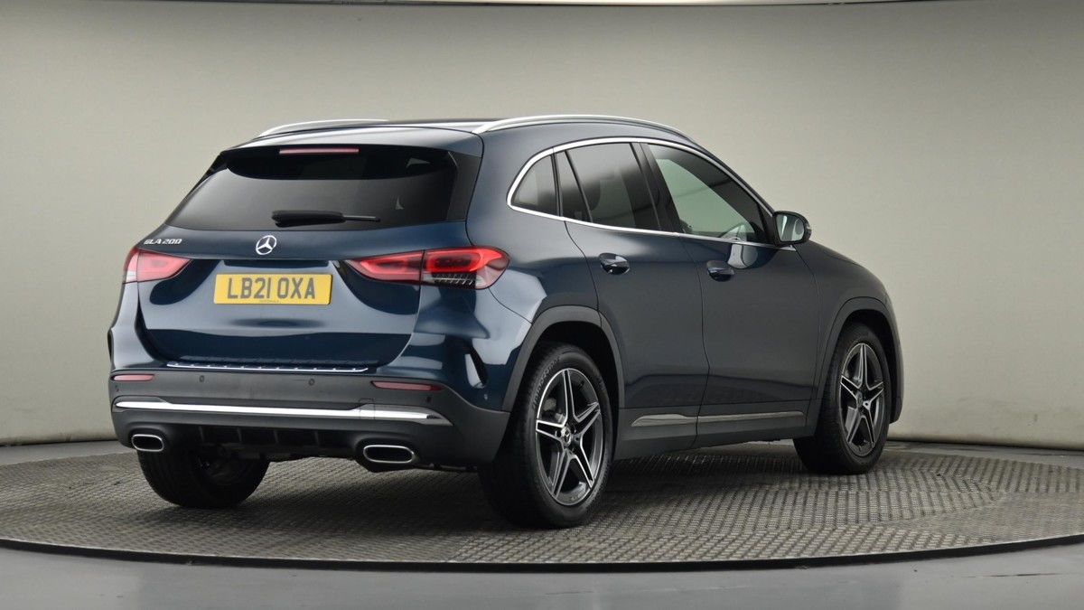 Mercedes-Benz GLA Image 26