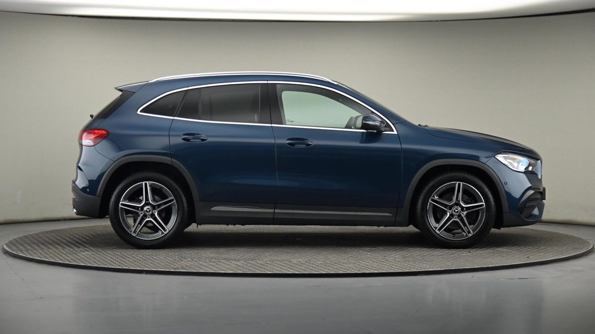 Mercedes-Benz GLA Image 27