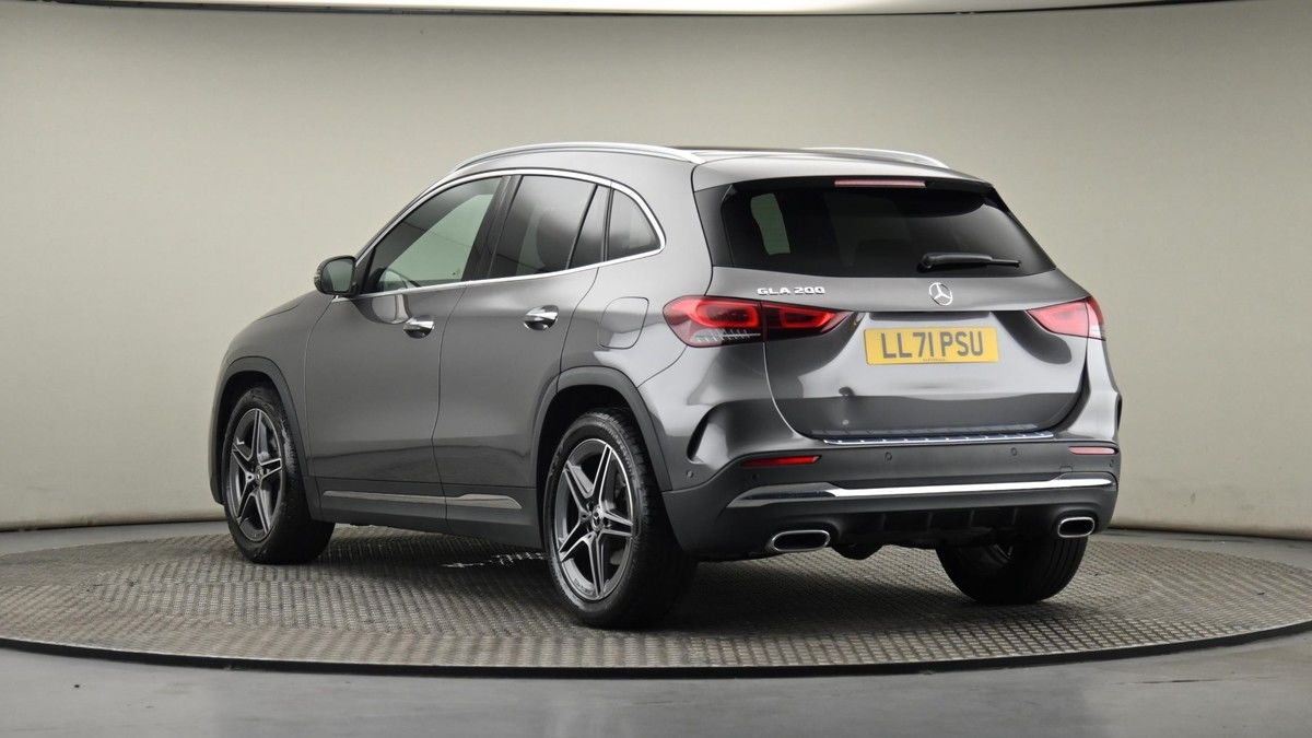 Mercedes-Benz GLA Image 24