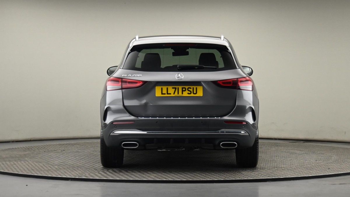 Mercedes-Benz GLA Image 25